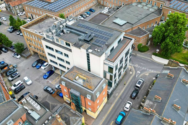 Chatsworth House, 29 Broadway, Maidenhead, Berkshire, SL6 1LY 2