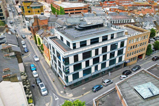 Chatsworth House, 29 Broadway, Maidenhead, Berkshire, SL6 1LY 2