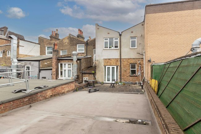 Flat A, 6 Blackstock Road, Finsbury Park, London N4 2DL 6