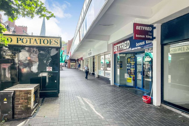 7 Burlington Street, Chesterfield, Derbyshire, S40 1RS 3