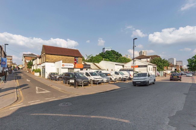 17 Montague Road, Croydon, Surrey, CR9 3DU 7