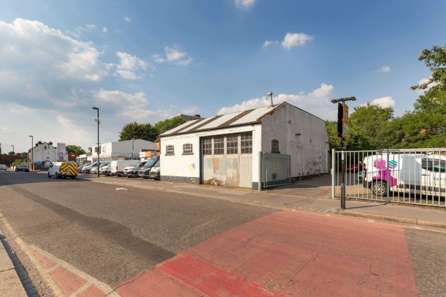 17 Montague Road, Croydon, Surrey, CR9 3DU 7