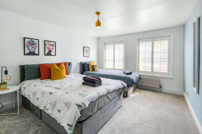 84 Highgate High Street, London N6 5HX 54