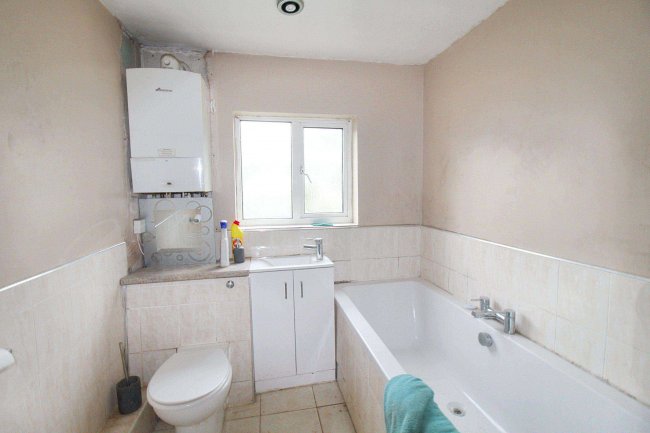 47 Edinburgh Road, Chatham, Kent, ME4 5BY 5