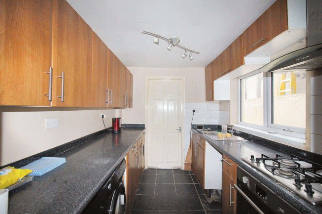 47 Edinburgh Road, Chatham, Kent, ME4 5BY 5