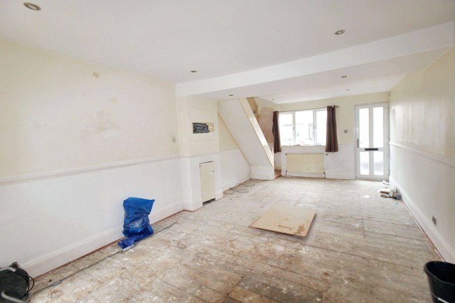 47 Edinburgh Road, Chatham, Kent, ME4 5BY 5