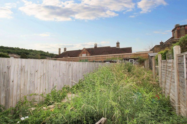 47 Edinburgh Road, Chatham, Kent, ME4 5BY 5