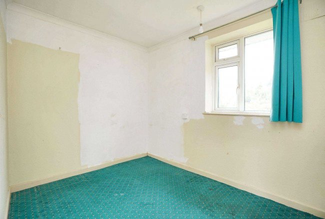 33 Fallowfield Road, Solihull, B92 9HJ 1