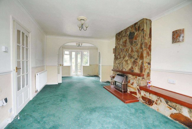 33 Fallowfield Road, Solihull, B92 9HJ 1
