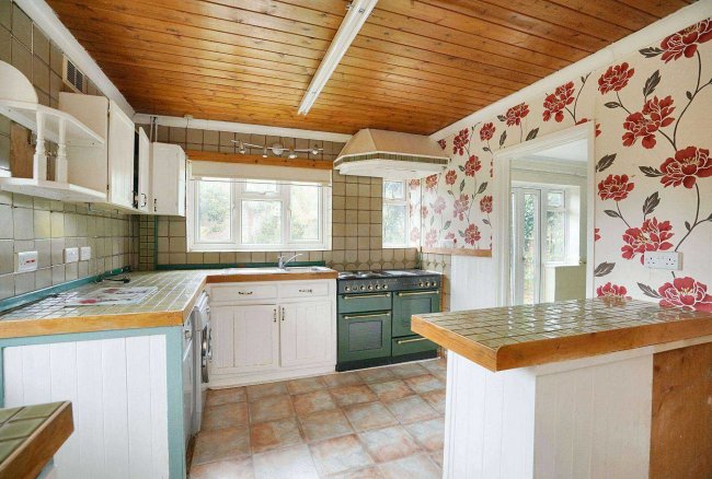 33 Fallowfield Road, Solihull, B92 9HJ 1