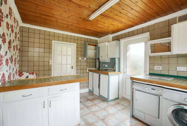33 Fallowfield Road, Solihull, B92 9HJ 1