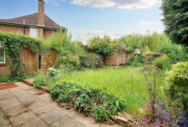 33 Fallowfield Road, Solihull, B92 9HJ 1