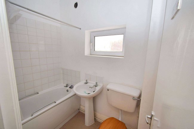 29 St. Columbas Close, Coventry, West Midlands, CV1 4BX 9