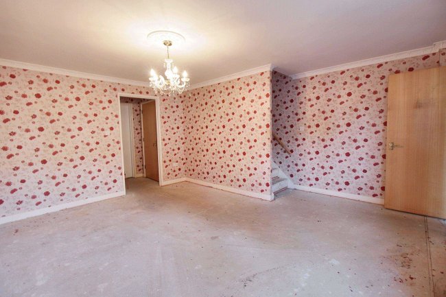 7 Heather Road, Chingford, London, E4 8YX 6