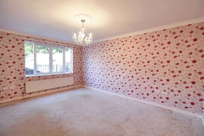 7 Heather Road, Chingford, London, E4 8YX 6