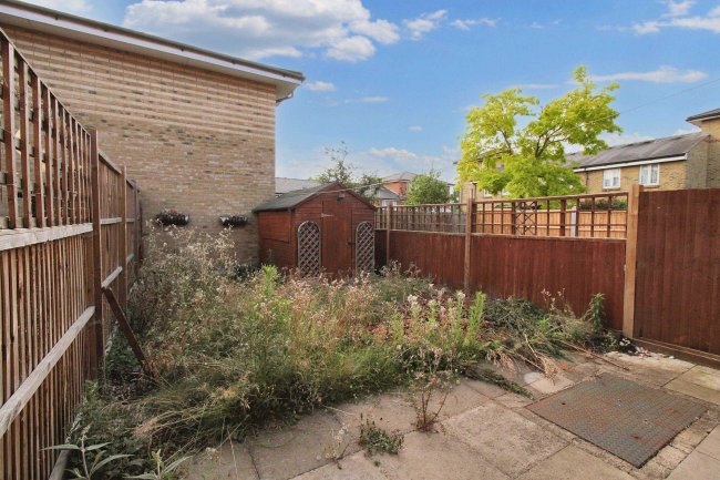 7 Heather Road, Chingford, London, E4 8YX 6