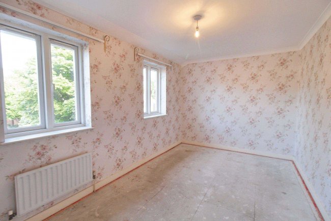 7 Heather Road, Chingford, London, E4 8YX 6