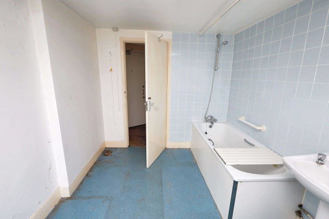 8B Osterley Road, Stoke Newington, London, N16 8SN 2