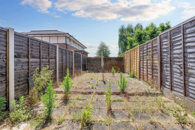 30 Wanlip Road, Plaistow, London, E13 8QP 1