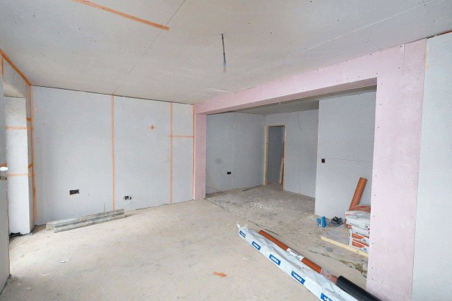 77 Meadowcroft, Aylesbury, Buckinghamshire, HP19 9LP 1