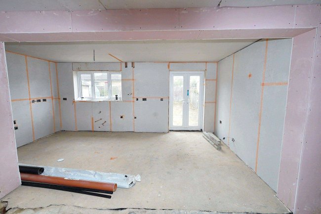 77 Meadowcroft, Aylesbury, Buckinghamshire, HP19 9LP 1