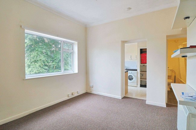 Flat 6, 26 St. Annes Road, Southampton, SO19 9FF 10