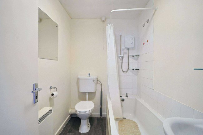 Flat 6, 26 St. Annes Road, Southampton, SO19 9FF 10