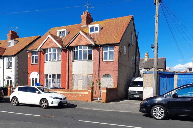 52 Sandringham Avenue, Rhyl, Clwyd, LL18 1NG 10
