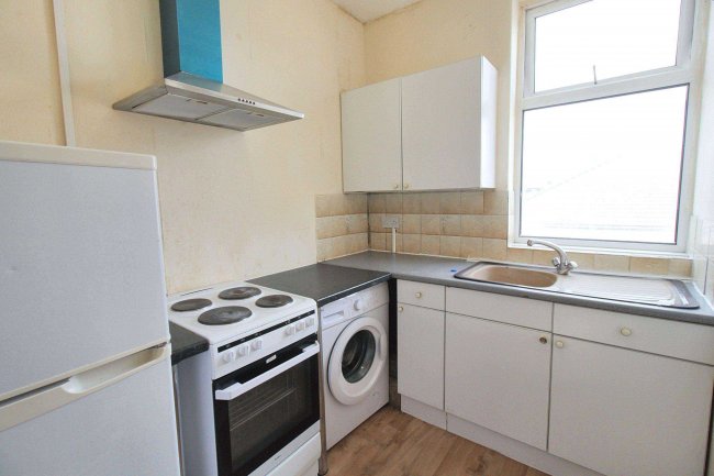 28a Goresbrook Road, Dagenham, Essex, RM9 6UR 9