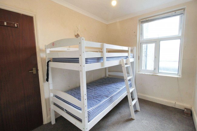 28a Goresbrook Road, Dagenham, Essex, RM9 6UR 9