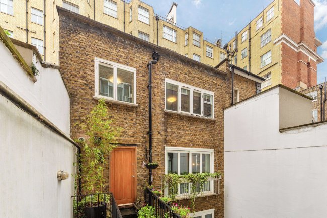 Flat 6, 55 Great Cumberland Place, London W1H 7LJ 4