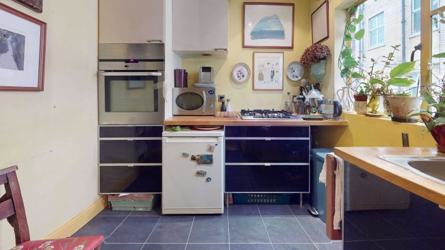 Flat 6, 55 Great Cumberland Place, London W1H 7LJ 4