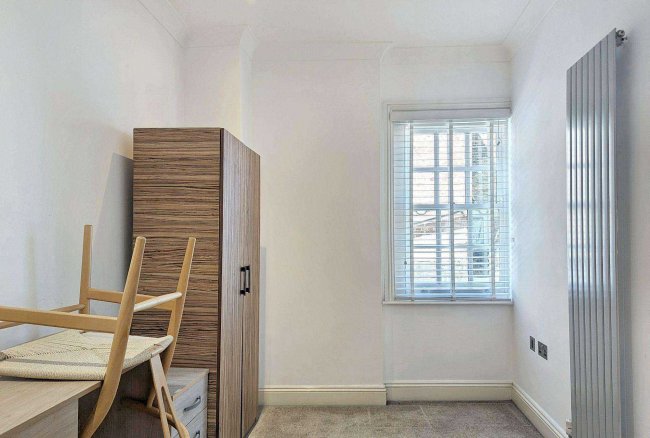 68 Southwark Bridge Road, London SE1 0AS 2