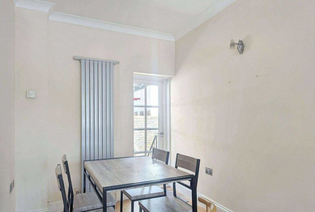 68 Southwark Bridge Road, London SE1 0AS 2