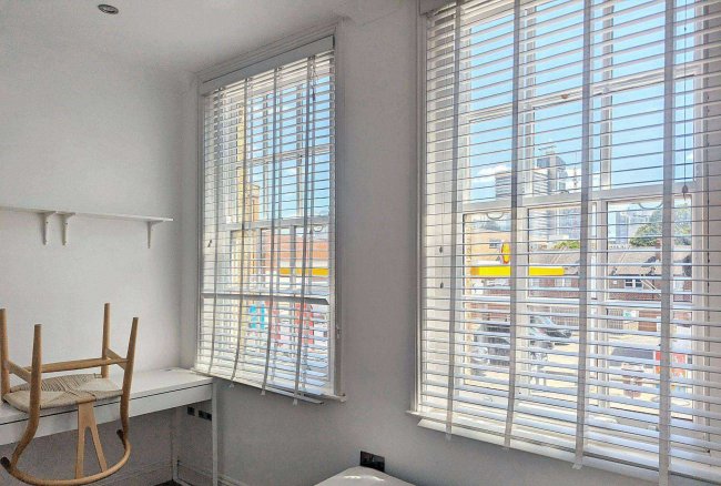 68 Southwark Bridge Road, London SE1 0AS 2