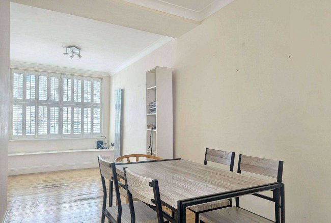 68 Southwark Bridge Road, London SE1 0AS 2