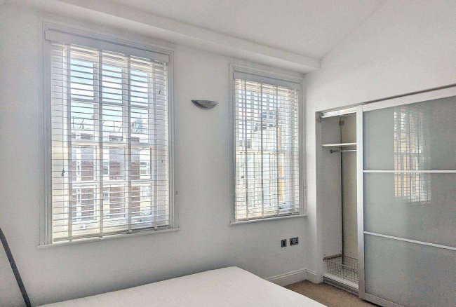 68 Southwark Bridge Road, London SE1 0AS 2