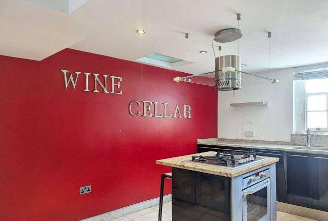 68 Southwark Bridge Road, London SE1 0AS 2