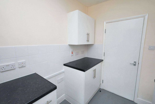 Flat B, 93 Harvist Road, London, NW6 6HA 6