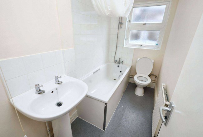 Flat B, 93 Harvist Road, London, NW6 6HA 6