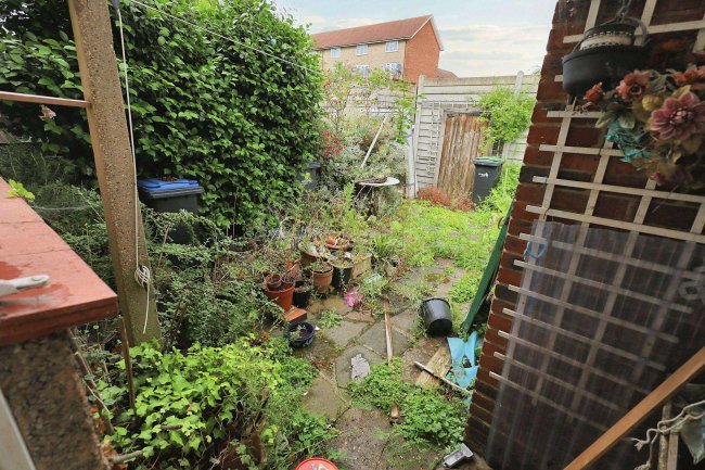 122 Jeremys Green, Edmonton, London, N18 2ND 8