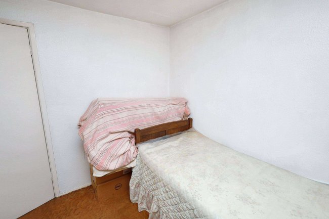 122 Jeremys Green, Edmonton, London, N18 2ND 8