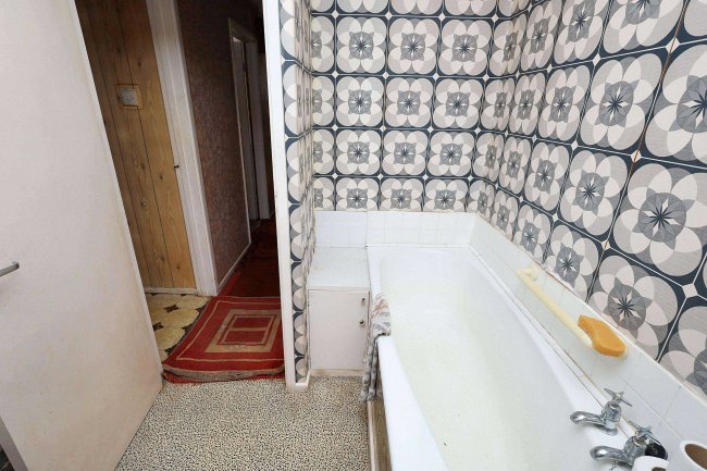 122 Jeremys Green, Edmonton, London, N18 2ND 8