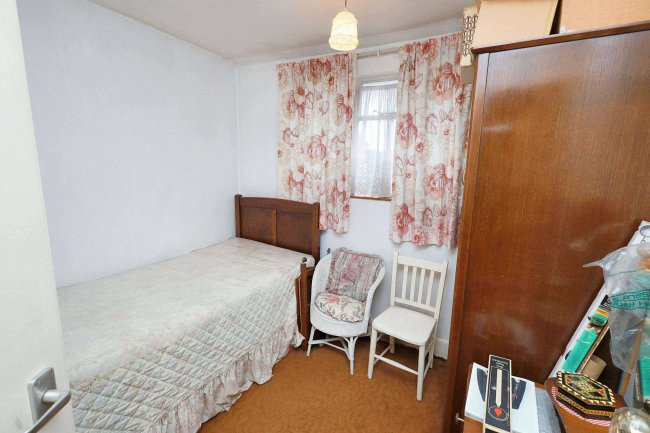 122 Jeremys Green, Edmonton, London, N18 2ND 8