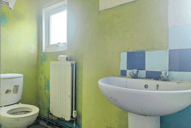 71 Hectorage Road Tonbridge Kent TN9 2DJ 1