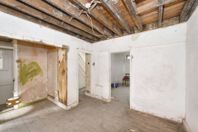 10 Tysoe Avenue, Enfield, Middlesex, EN3 6DY 2