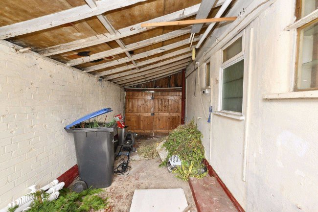 10 Tysoe Avenue, Enfield, Middlesex, EN3 6DY 2