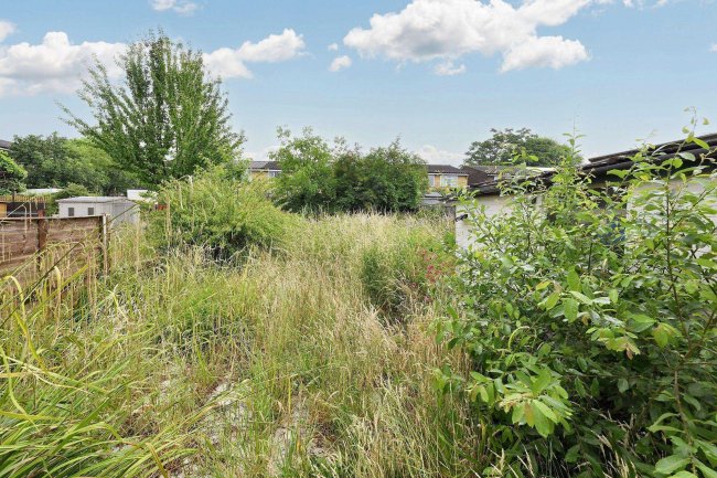 10 Tysoe Avenue, Enfield, Middlesex, EN3 6DY 2