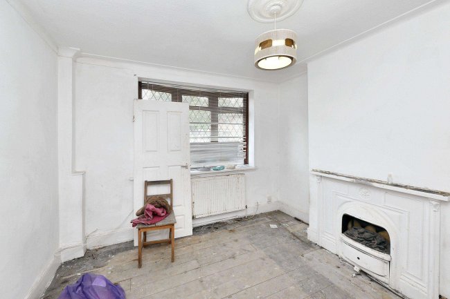 10 Tysoe Avenue, Enfield, Middlesex, EN3 6DY 2