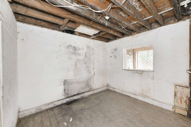 10 Tysoe Avenue, Enfield, Middlesex, EN3 6DY 2